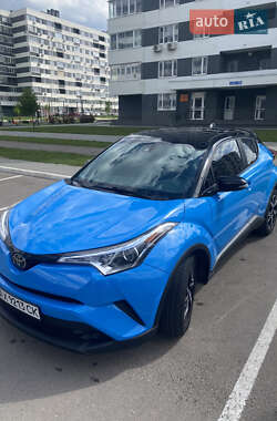 Позашляховик / Кросовер Toyota C-HR 2018 в 