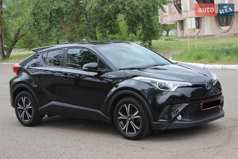 Позашляховик / Кросовер Toyota C-HR 2019 в Дніпрі