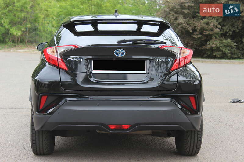 Позашляховик / Кросовер Toyota C-HR 2019 в Дніпрі