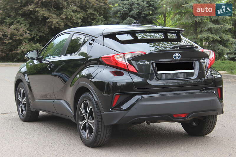Позашляховик / Кросовер Toyota C-HR 2019 в Дніпрі