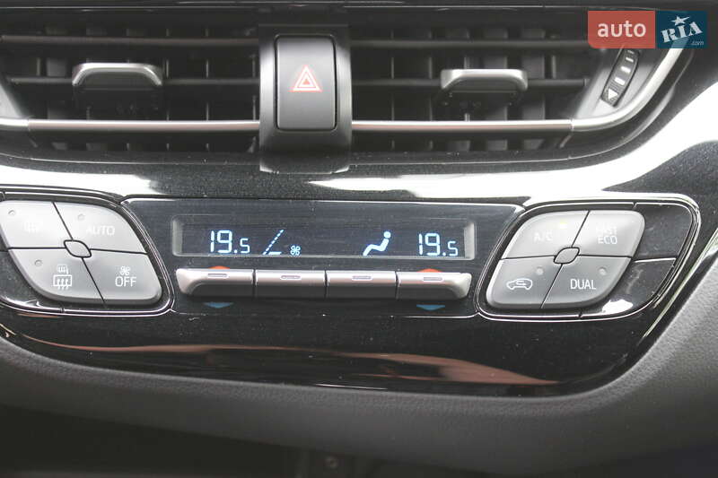 Позашляховик / Кросовер Toyota C-HR 2019 в Дніпрі