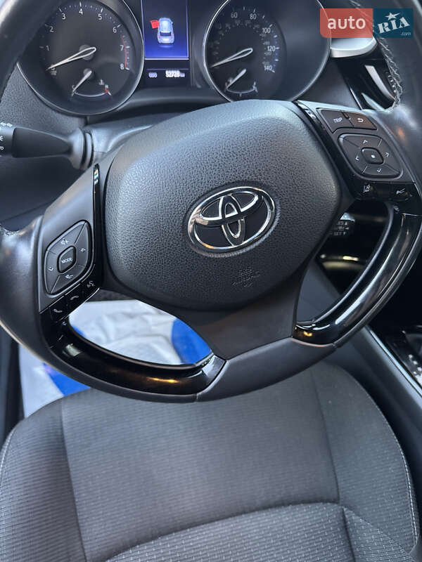 Позашляховик / Кросовер Toyota C-HR 2019 в Івано-Франківську