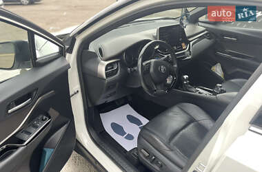 Внедорожник / Кроссовер Toyota C-HR 2019 в 