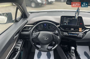 Внедорожник / Кроссовер Toyota C-HR 2019 в 