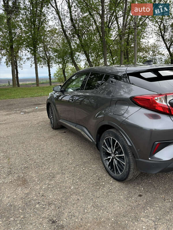 Внедорожник / Кроссовер Toyota C-HR 2016 в Черновцах