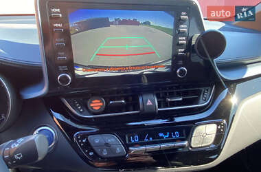 Внедорожник / Кроссовер Toyota C-HR 2020 в 