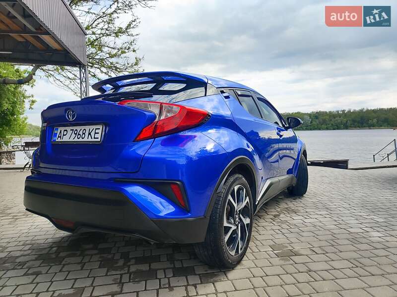 Позашляховик / Кросовер Toyota C-HR 2017 в Запоріжжі