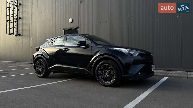 Внедорожник / Кроссовер Toyota C-HR 2017 в Киеве