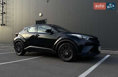 Внедорожник / Кроссовер Toyota C-HR 2017 в 