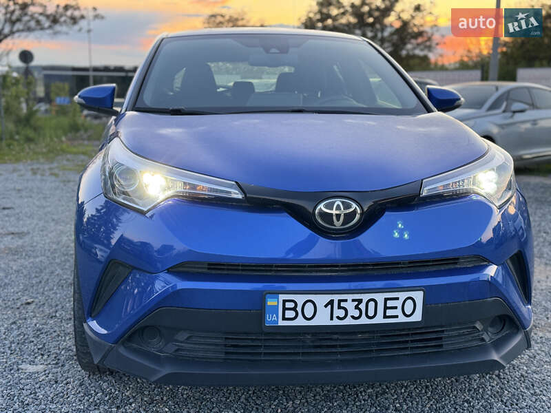 Внедорожник / Кроссовер Toyota C-HR 2019 в Тернополе