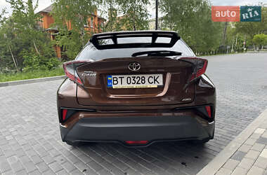 Позашляховик / Кросовер Toyota C-HR 2017 в 