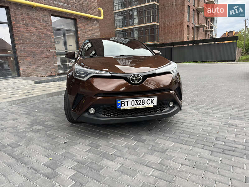 Позашляховик / Кросовер Toyota C-HR 2017 в Полтаві