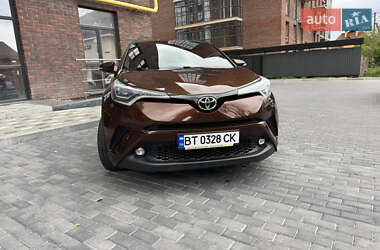 Позашляховик / Кросовер Toyota C-HR 2017 в 