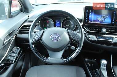 Позашляховик / Кросовер Toyota C-HR 2019 в 