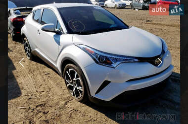 Внедорожник / Кроссовер Toyota C-HR 2017 в 