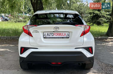 Внедорожник / Кроссовер Toyota C-HR 2018 в 