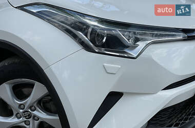Внедорожник / Кроссовер Toyota C-HR 2018 в 