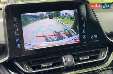 Внедорожник / Кроссовер Toyota C-HR 2018 в 