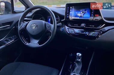 Внедорожник / Кроссовер Toyota C-HR 2019 в 
