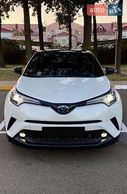 Внедорожник / Кроссовер Toyota C-HR 2019 в 