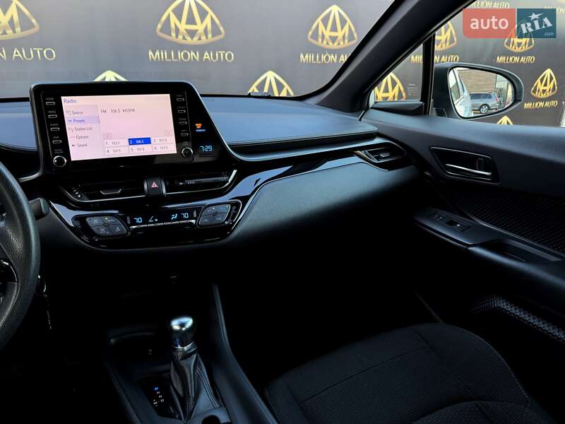 Позашляховик / Кросовер Toyota C-HR 2018 в Києві