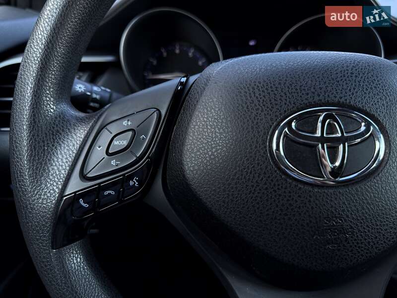 Позашляховик / Кросовер Toyota C-HR 2018 в Києві