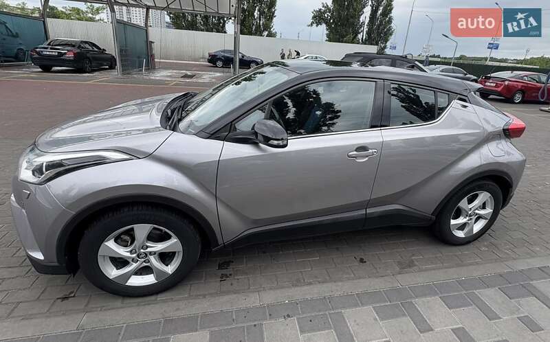 Внедорожник / Кроссовер Toyota C-HR 2016 в Киеве