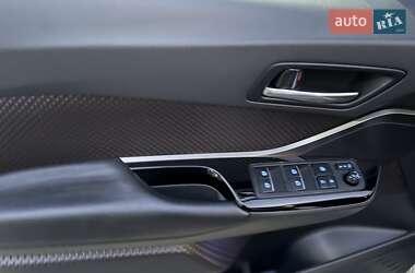 Позашляховик / Кросовер Toyota C-HR 2018 в 