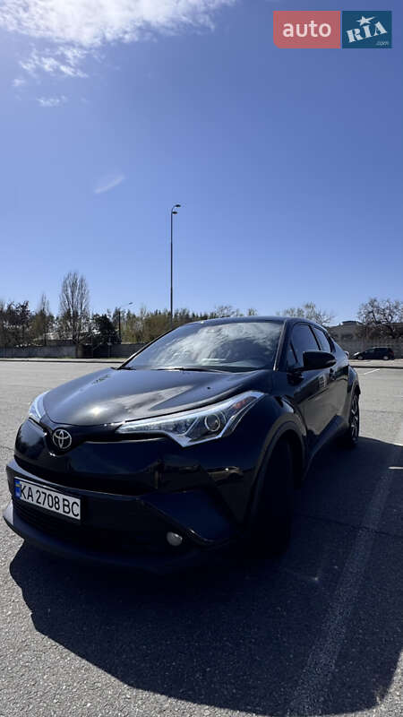 Позашляховик / Кросовер Toyota C-HR 2017 в 