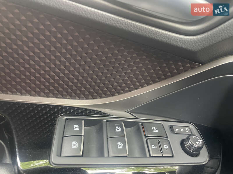 Внедорожник / Кроссовер Toyota C-HR 2018 в Ужгороде