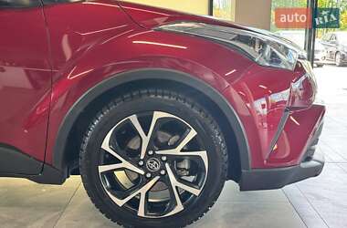 Позашляховик / Кросовер Toyota C-HR 2017 в 