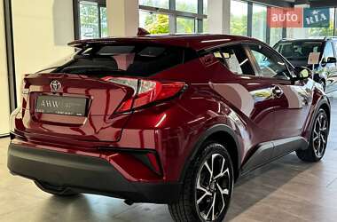 Позашляховик / Кросовер Toyota C-HR 2017 в 