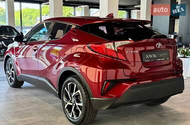 Позашляховик / Кросовер Toyota C-HR 2017 в 