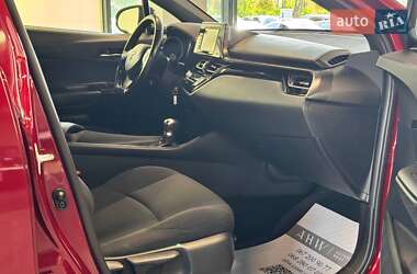 Позашляховик / Кросовер Toyota C-HR 2017 в 