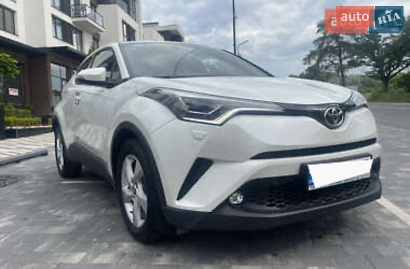 Внедорожник / Кроссовер Toyota C-HR 2018 в Ужгороде