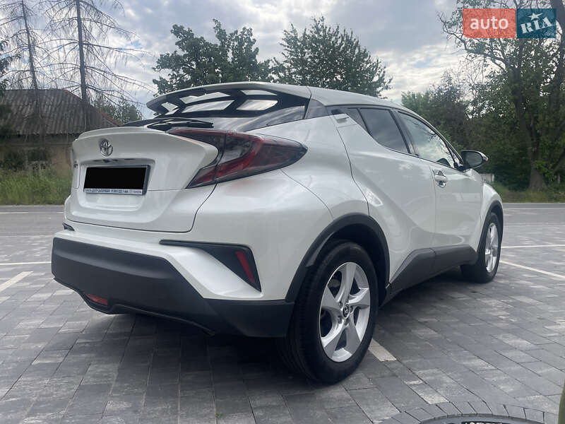 Внедорожник / Кроссовер Toyota C-HR 2018 в Ужгороде