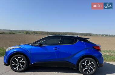 Внедорожник / Кроссовер Toyota C-HR 2017 в 