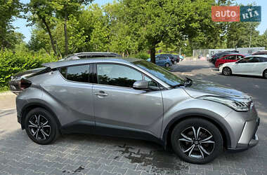 Внедорожник / Кроссовер Toyota C-HR 2021 в 