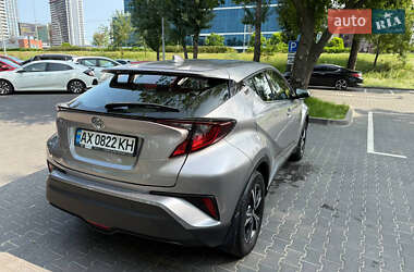 Внедорожник / Кроссовер Toyota C-HR 2021 в 