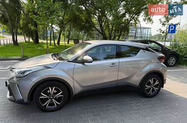 Внедорожник / Кроссовер Toyota C-HR 2021 в 
