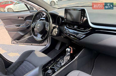 Внедорожник / Кроссовер Toyota C-HR 2021 в 