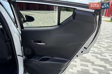 Внедорожник / Кроссовер Toyota C-HR 2018 в 
