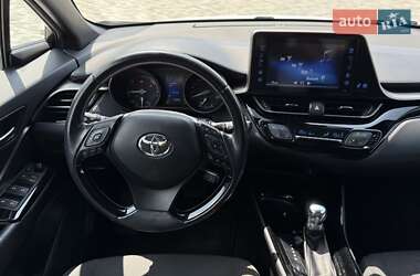 Внедорожник / Кроссовер Toyota C-HR 2018 в 
