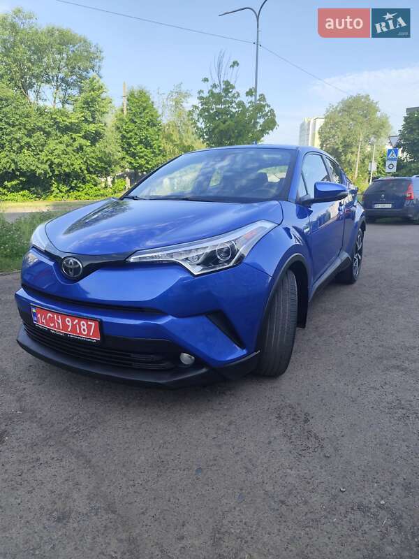 Внедорожник / Кроссовер Toyota C-HR 2018 в 