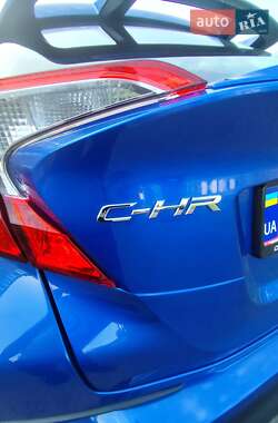 Внедорожник / Кроссовер Toyota C-HR 2018 в 