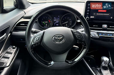 Позашляховик / Кросовер Toyota C-HR 2018 в 