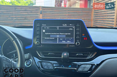 Внедорожник / Кроссовер Toyota C-HR 2019 в 