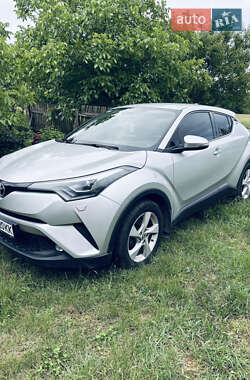 Позашляховик / Кросовер Toyota C-HR 2016 в Києві