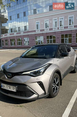 Внедорожник / Кроссовер Toyota C-HR 2019 в 