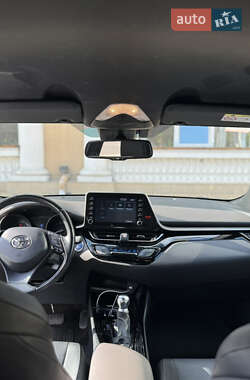 Внедорожник / Кроссовер Toyota C-HR 2019 в 